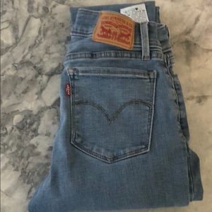 Levi’s-710 super skinny